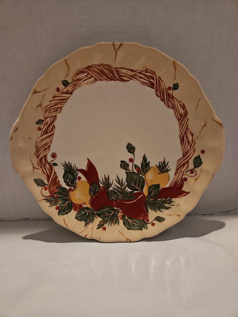 Wedgwood Home Amway Pears and Vines Plate England 1998